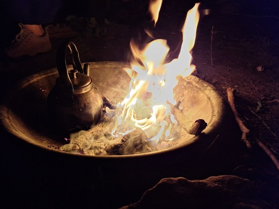 stage vie sauvage en drôme en pleine nature en tribu cuisine feu de bois